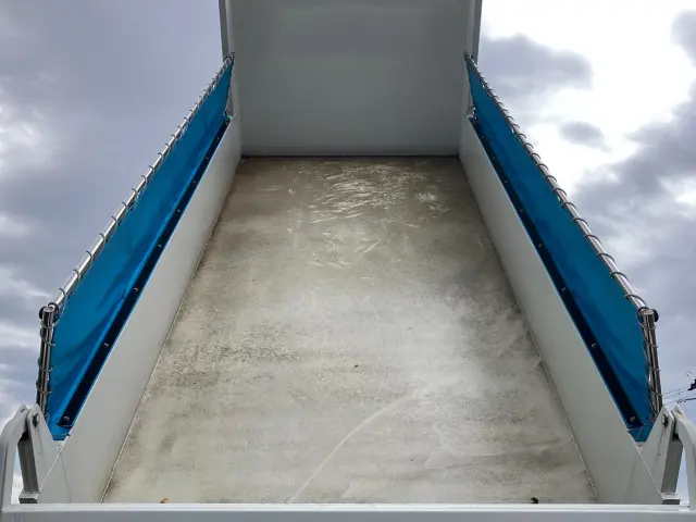 いすゞ ギガ 2RG-CXZ77DT(6x4)の写真11