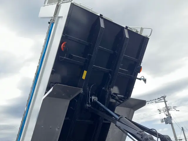 いすゞ ギガ 2RG-CXZ77DT(6x4)の写真12