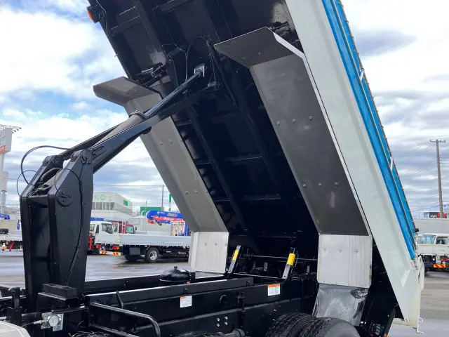 いすゞ ギガ 2RG-CXZ77DT(6x4)の写真13