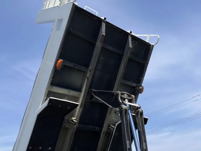 日野 プロフィア QKG-FS1EKDA(6x4)の写真12