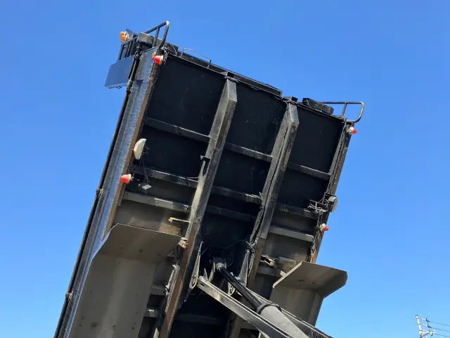 日野 プロフィア QKG-FS1EKAA(6x4)の写真12