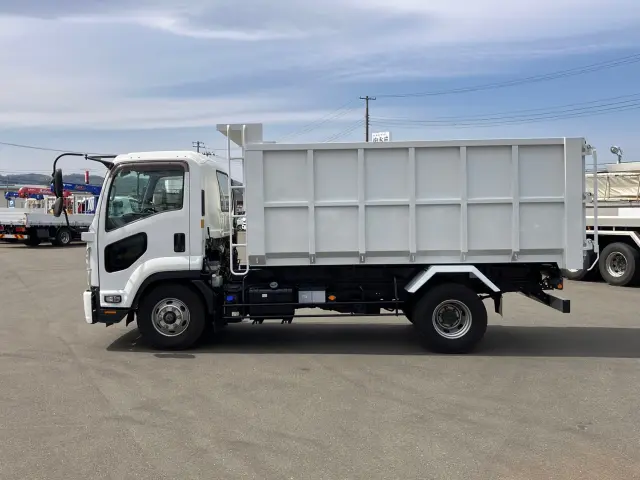 いすゞ フォワード 2RG-FRR90S2(2WD)の写真7