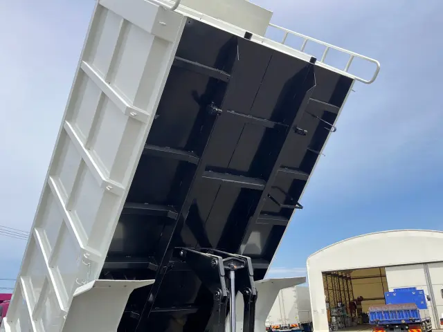 いすゞ フォワード 2RG-FRR90S2(2WD)の写真16