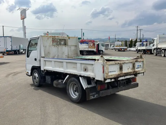 いすゞ エルフ TPG-NKR85AD(2WD)の写真4