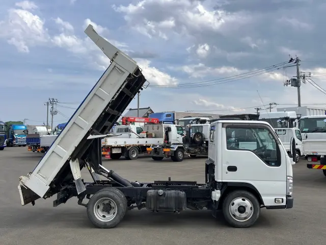 いすゞ エルフ TPG-NKR85AD(2WD)の写真6