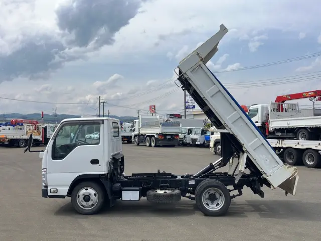 いすゞ エルフ TPG-NKR85AD(2WD)の写真5