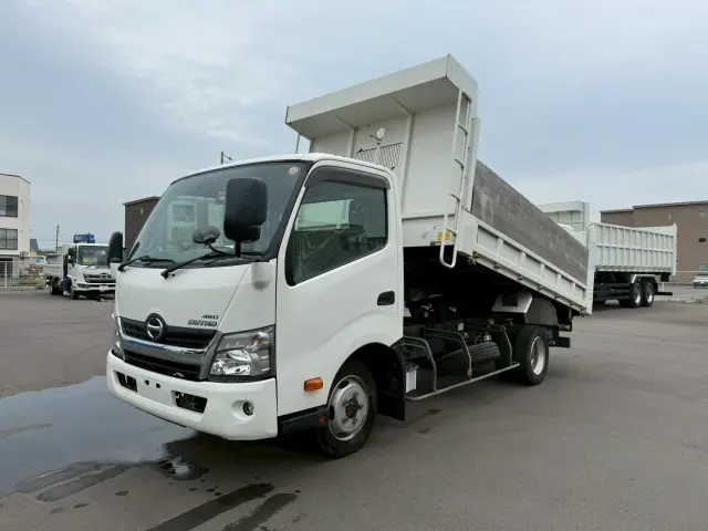 日野 デュトロ TKG-XZU775M(4WD)の写真1