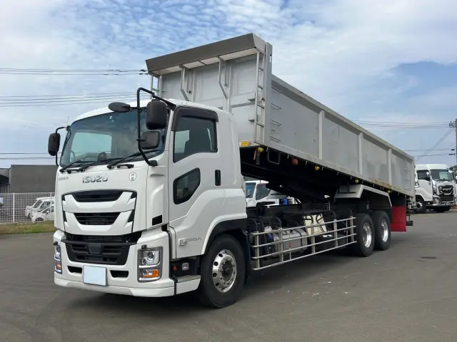 いすゞ ギガ 2PG-CYL77C(6x2)の写真1
