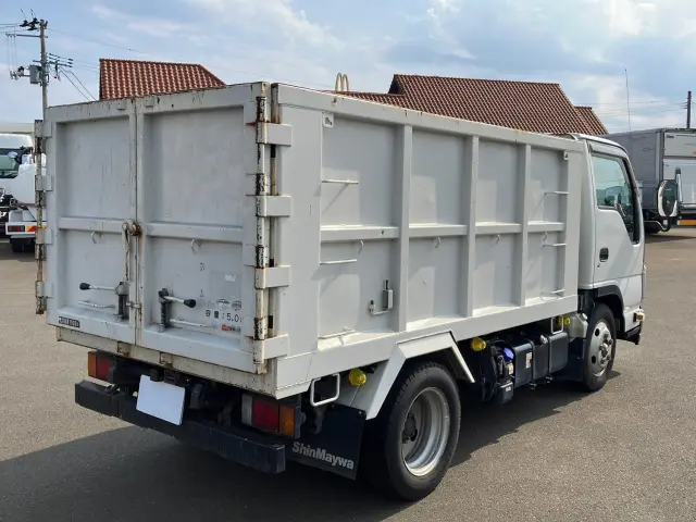 いすゞ エルフ 2RG-NJR88AN(2WD)の写真3