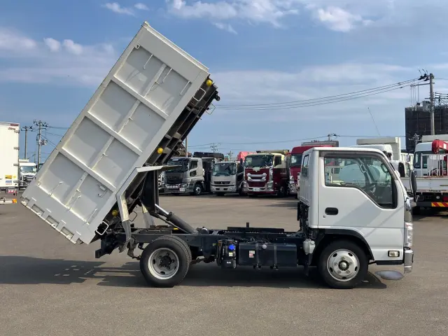 いすゞ エルフ 2RG-NJR88AN(2WD)の写真6
