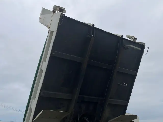 いすゞ フォワード TKG-FRR90S1(2WD)の写真12