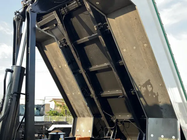 日野 プロフィア 2DG-FS1AGE(6x4)の写真13
