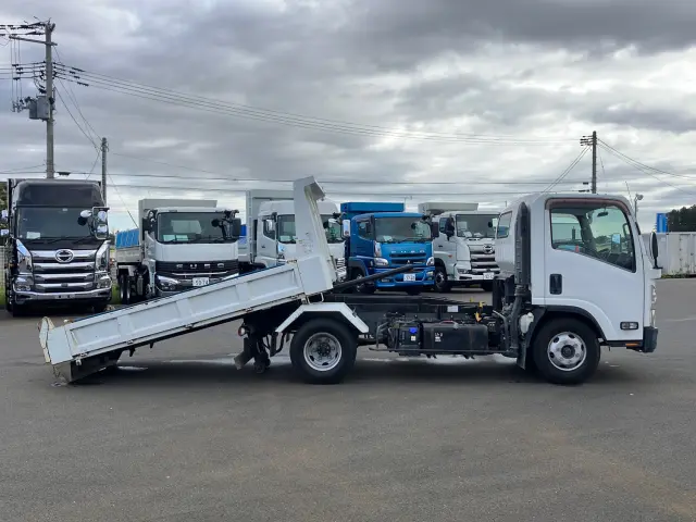 いすゞ エルフ 2PG-NPR88YN(2WD)の写真6
