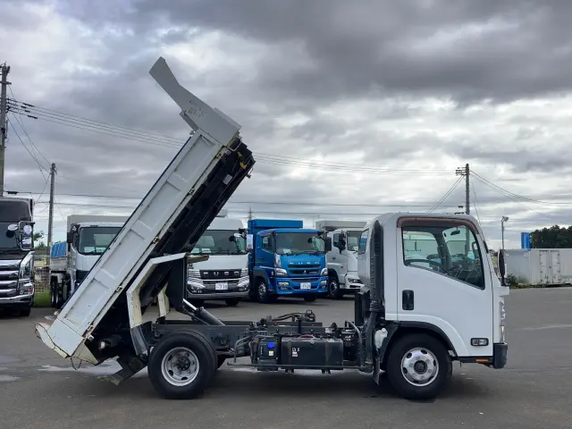 いすゞ エルフ 2PG-NPR88YN(2WD)の写真8