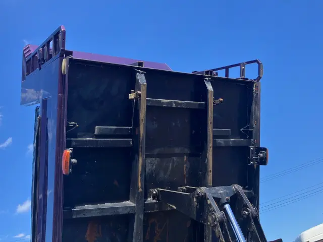 いすゞ フォワード 2RG-FTR90U2(2WD)の写真12