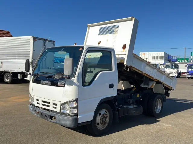 いすゞ エルフ PB-NKR81AN(2WD)の写真1