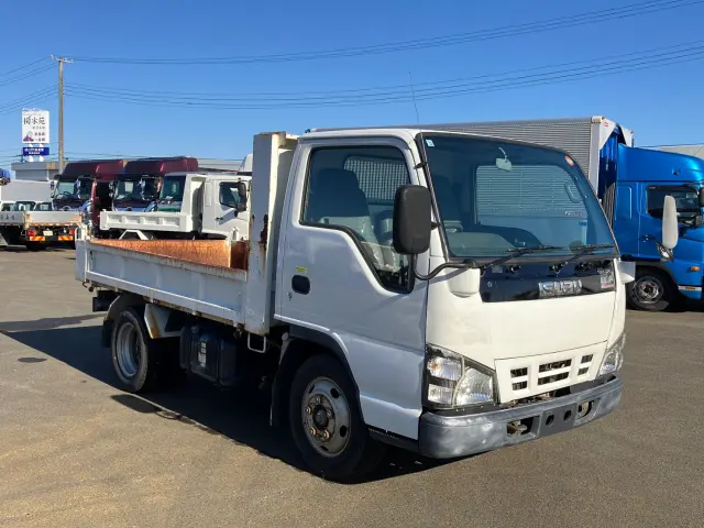 いすゞ エルフ PB-NKR81AN(2WD)の写真2