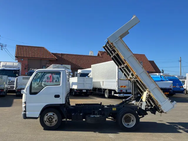 いすゞ エルフ PB-NKR81AN(2WD)の写真5