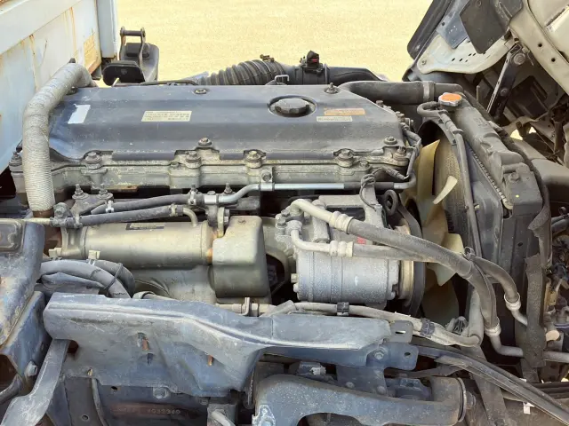 いすゞ エルフ PB-NKR81AN(2WD)の写真18