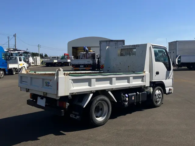 いすゞ エルフ 2RG-NJR88AD(2WD)の写真3