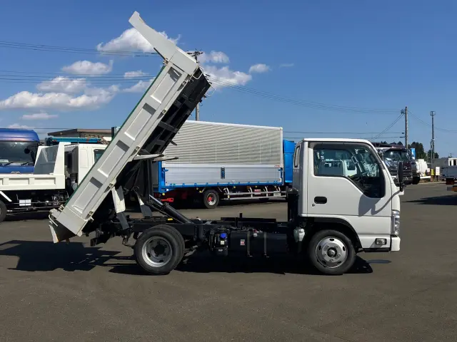 いすゞ エルフ 2RG-NJR88AD(2WD)の写真6
