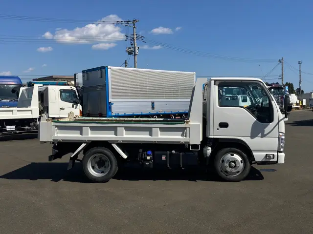 いすゞ エルフ 2RG-NJR88AD(2WD)の写真8