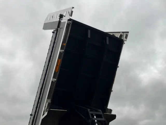 日野 プロフィア 2DG-FS1AJA(6x4)の写真11