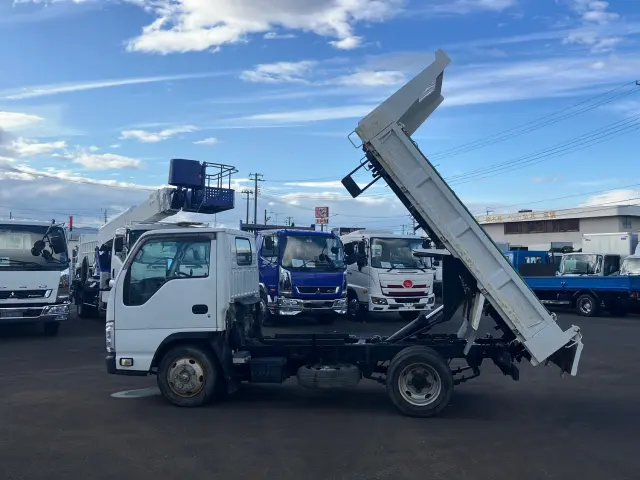 いすゞ エルフ TKG-NJR85AD(2WD)の写真5