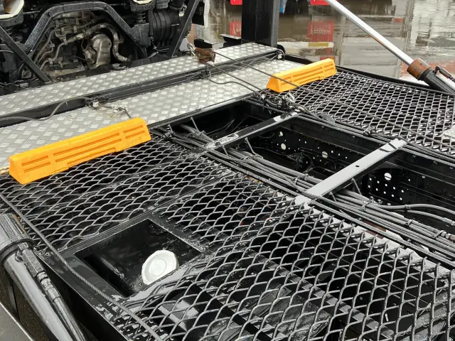 いすゞ フォワード TKG-FRR90S2(2WD)の写真9