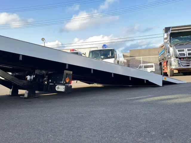 三菱 スーパーグレート 2PG-FS80VZ(8x4)の写真17