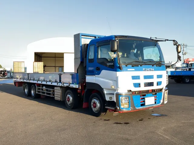 いすゞ ギガ LKG-CYJ77A(8x4)の写真2