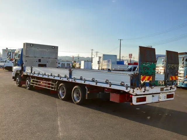 いすゞ ギガ LKG-CYJ77A(8x4)の写真4