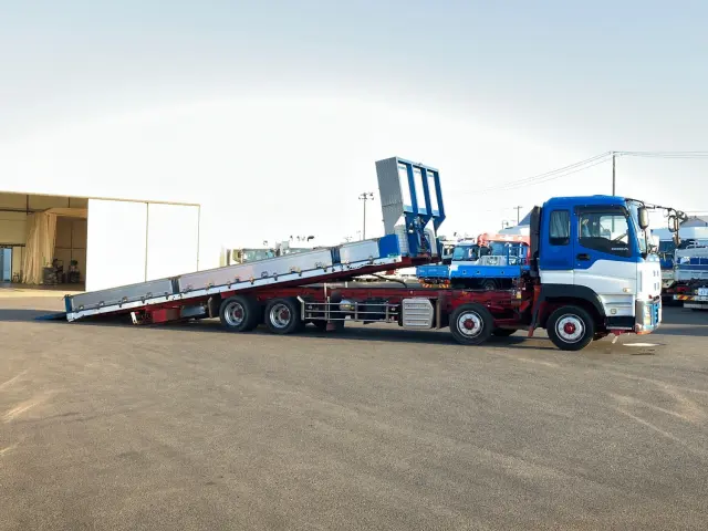 いすゞ ギガ LKG-CYJ77A(8x4)の写真6