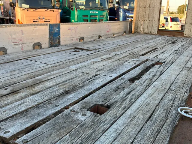 いすゞ ギガ LKG-CYJ77A(8x4)の写真11