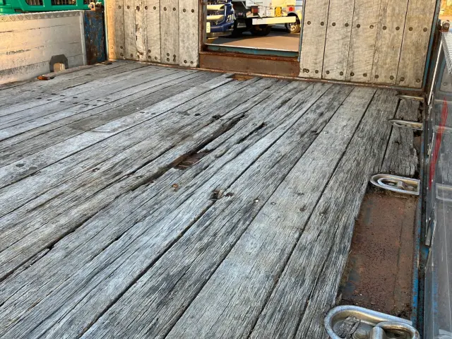 いすゞ ギガ LKG-CYJ77A(8x4)の写真12