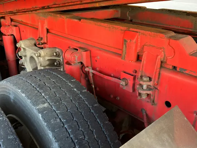 いすゞ ギガ LKG-CYJ77A(8x4)の写真15