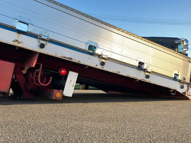 いすゞ ギガ LKG-CYJ77A(8x4)の写真17