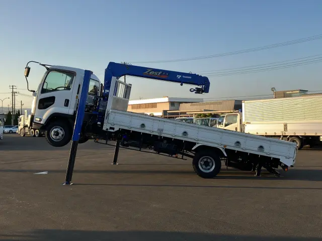 いすゞ フォワード 2PG-FRR90S1(2WD)の写真5