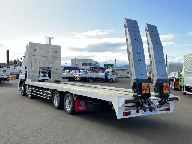 日野 プロフィア 2DG-FW1AHC(8x4)の写真4