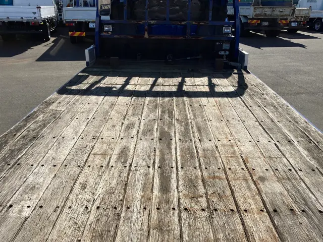 いすゞ エルフ 2RG-NPR88YN(2WD)の写真9