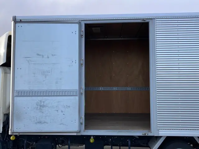 トヨタ ダイナ TPG-XZU720(2WD)の写真9