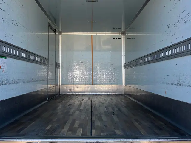 いすゞ エルフ 2RG-NPR88YN(2WD)の写真8