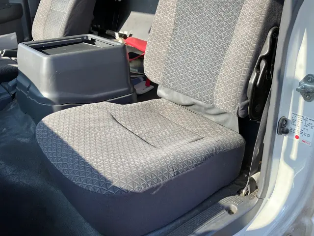 いすゞ エルフ 2RG-NPR88YN(2WD)の写真16