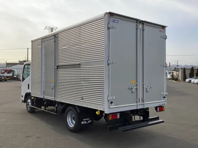 いすゞ エルフ TRG-NPR85AN(2WD)の写真4