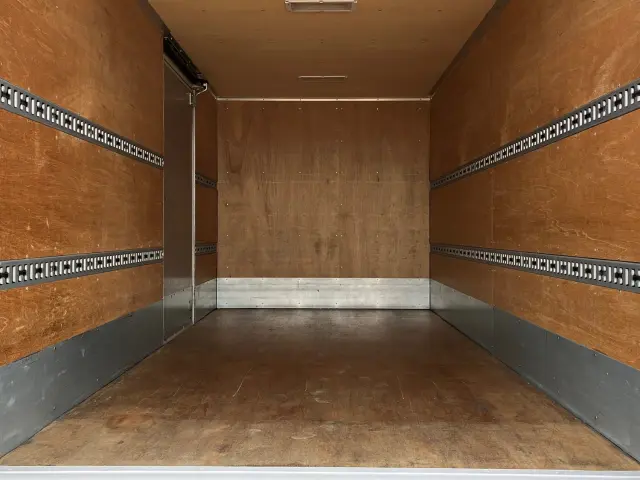 いすゞ エルフ TRG-NPR85AN(2WD)の写真8