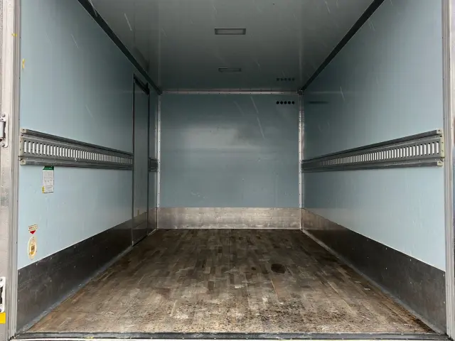 いすゞ エルフ 2RG-NPR88YN(2WD)の写真8