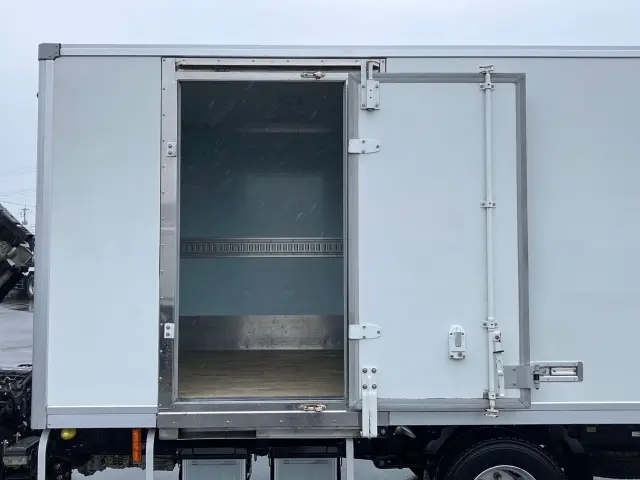 いすゞ エルフ 2RG-NPR88YN(2WD)の写真9