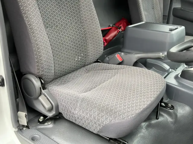 いすゞ エルフ 2RG-NPR88YN(2WD)の写真15
