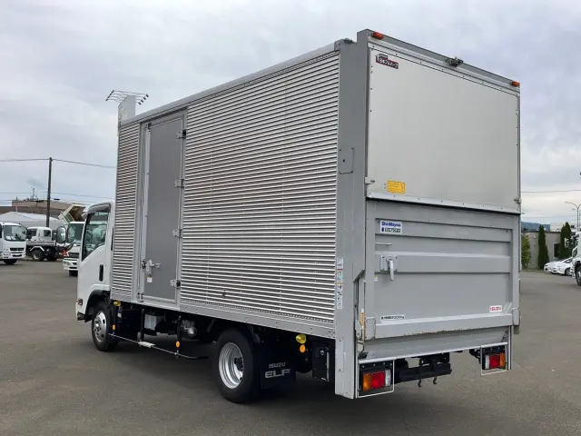 いすゞ エルフ 2RG-NPR88AN(2WD)の写真4