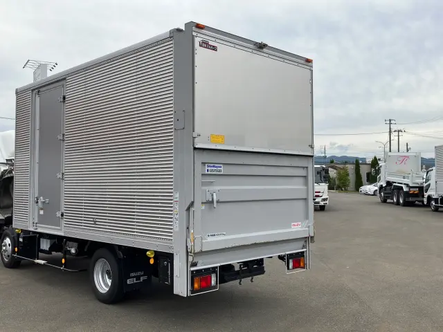 いすゞ エルフ 2RG-NPR88AN(2WD)の写真10